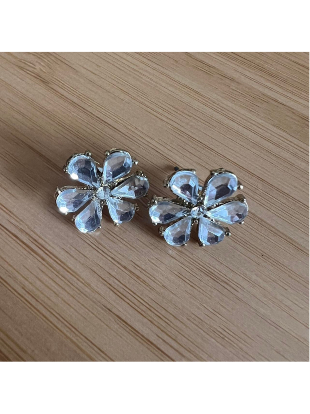 Vintage gold and rhinestone flower stud earrings